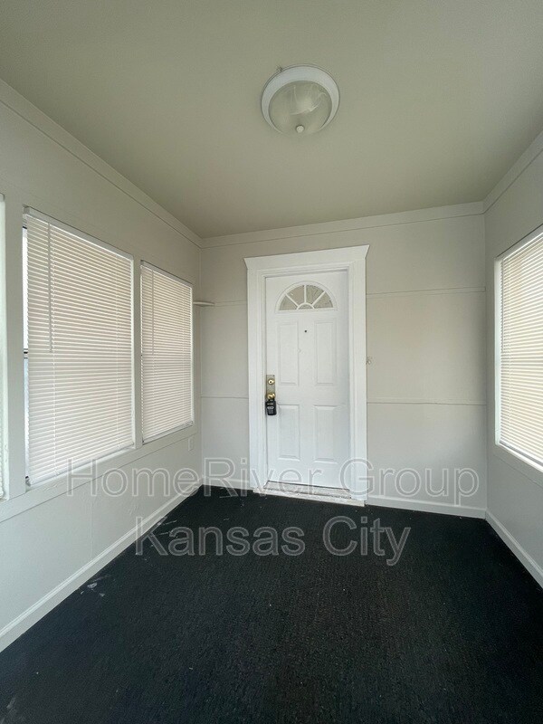 Foto del edificio - 8405 Flora Ave