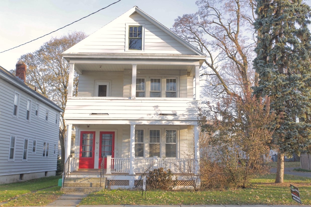 Primary Photo - 42 Sycamore St