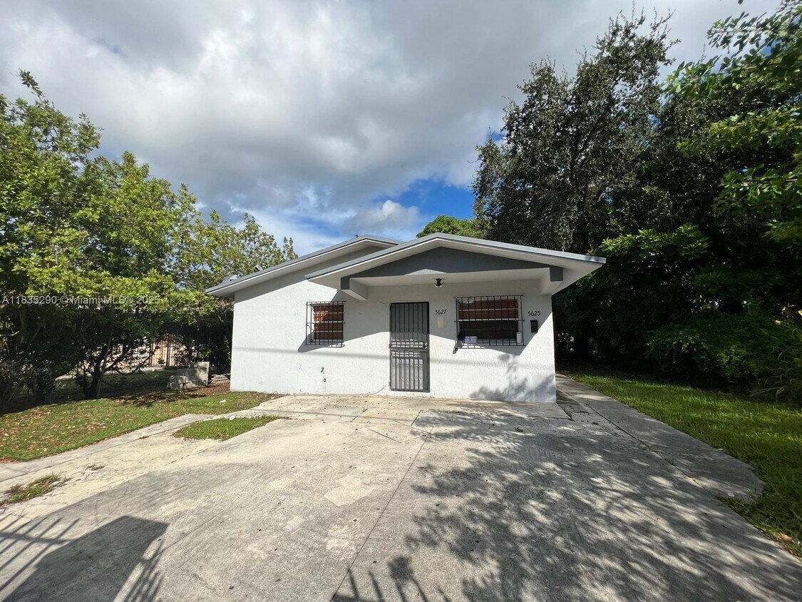 Foto principal - 5627 NW 6th Ave