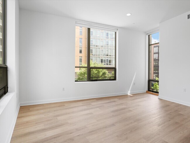 Building Photo - 1414 Belmont St NW