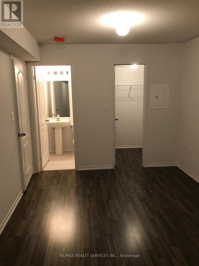 Photo du bâtiment - 2500 Post Rd