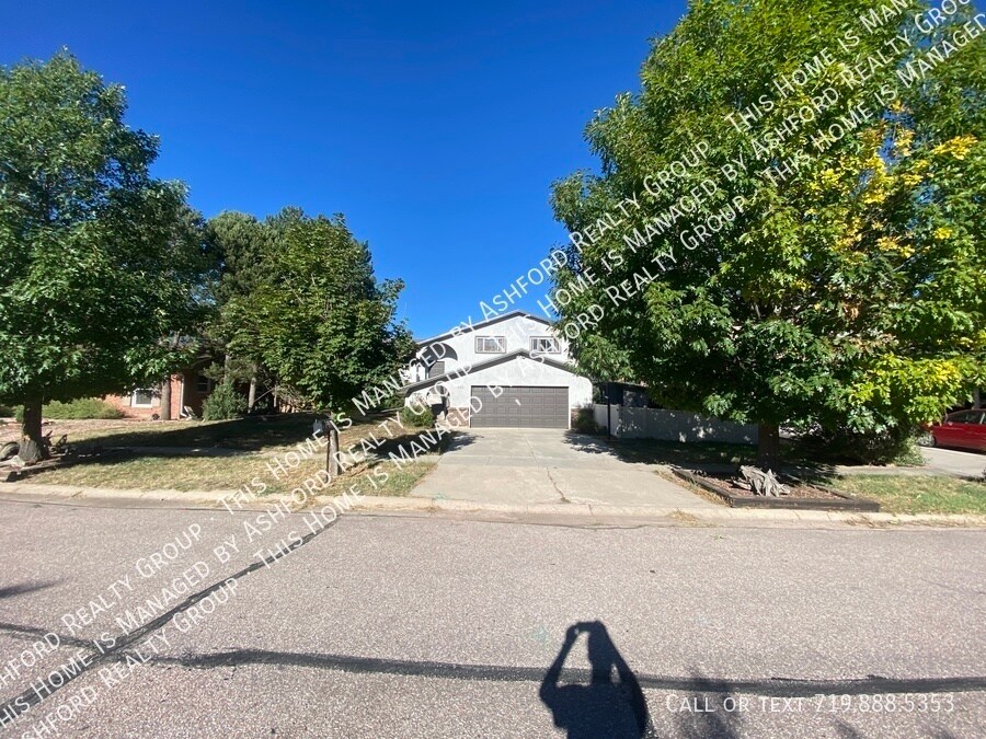 Building Photo - 930 Panorama Dr