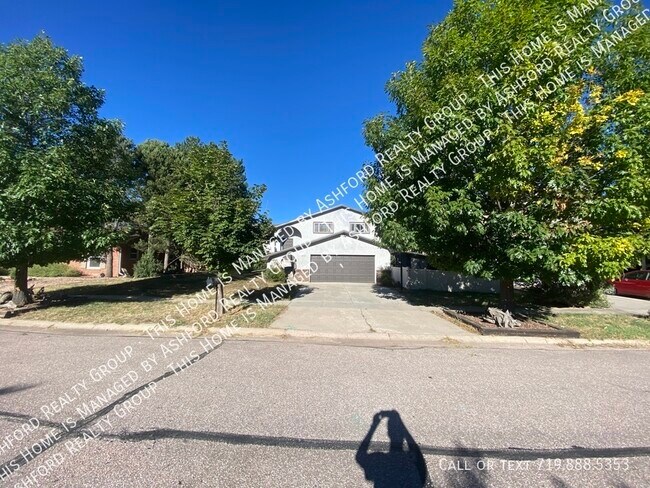 Photo - 930 Panorama Dr House