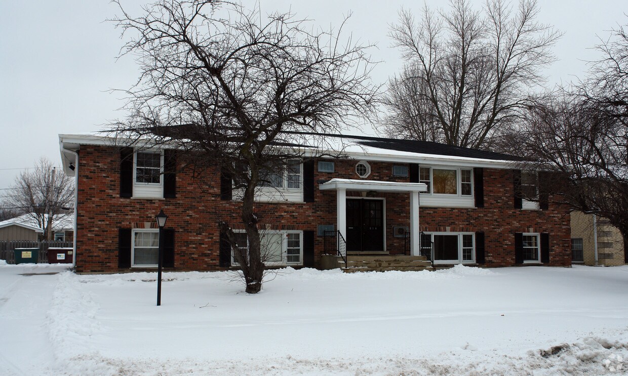 614 E 3rd St, Lockport, IL 60441 Apartments in Lockport, IL