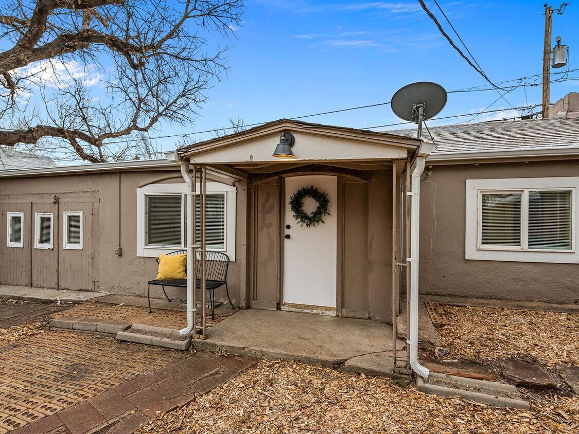 Foto principal - Private Home in Westwood Neighborhood