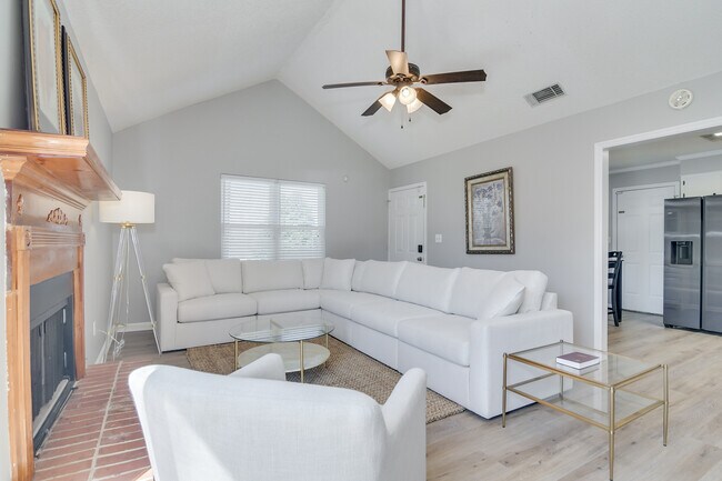 Foto del edificio - 662 Tara Ln