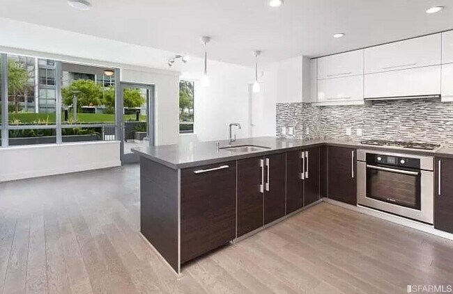Building Photo - 420 Mission Bay Boulevard North