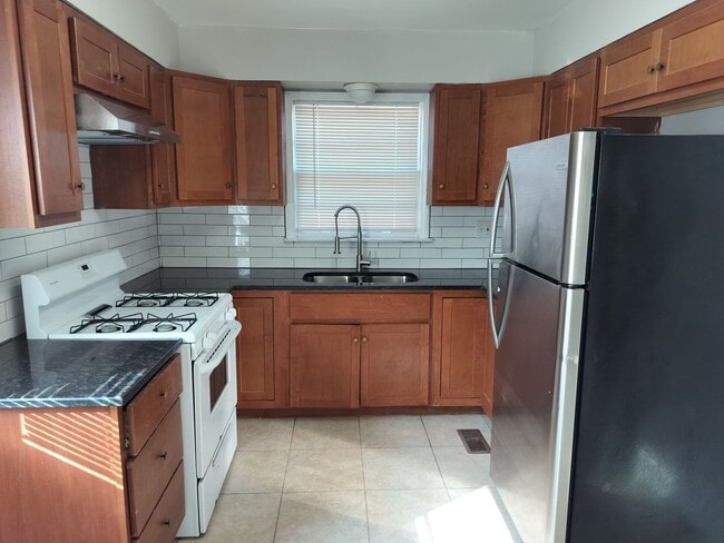 Building Photo - 3 bedroom, 1 bathroom house in Edmond with...