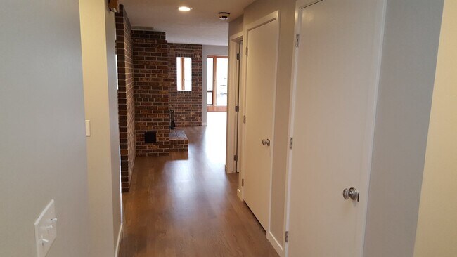 Building Photo - Very nice 2 bed 2.5 bath home in Sequim w/...