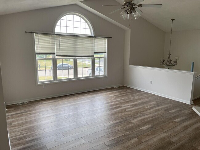 Building Photo - Spacious 4-Bedroom, 3-Bathroom House in Ca...