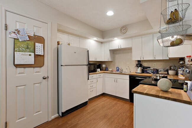 Foto del edificio - 401 Woodhill Dr