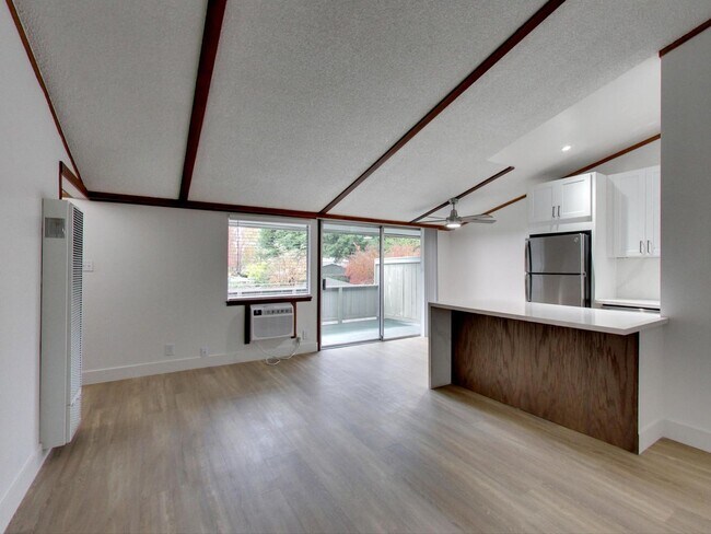 Interior Photo - Riverwood