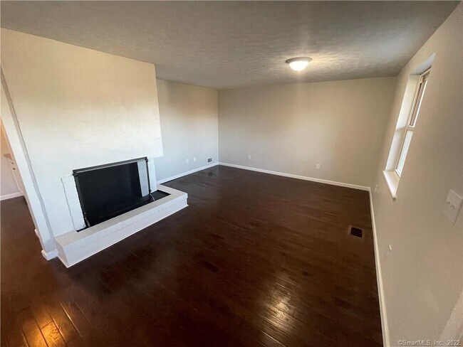 Building Photo - 33 Orchard Hill Rd