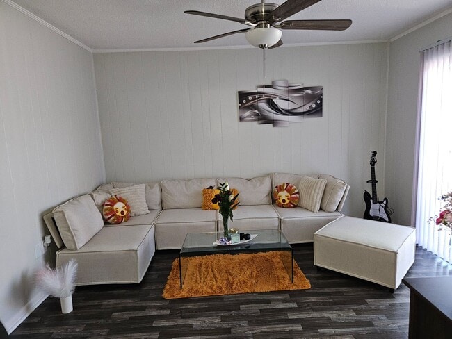 Building Photo - 3 BEDROOM