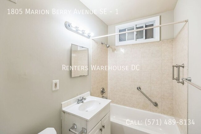 Building Photo - Spacious 1Bd/1Bth + Den apartment – Prime ...