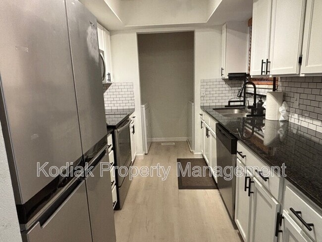 Building Photo - 9175 S Jefferson Pl