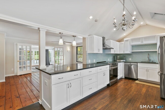 Building Photo - 815 Valley Rd