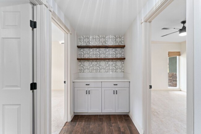 Foto del edificio - Renovated Mid-Century House in Whittier