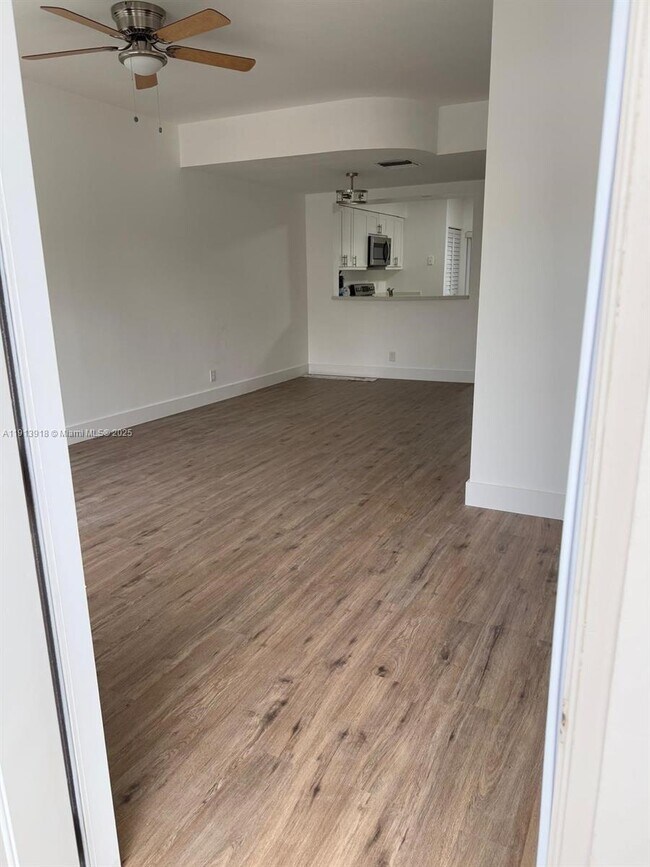 Foto del edificio - 16639 Hemingway Dr