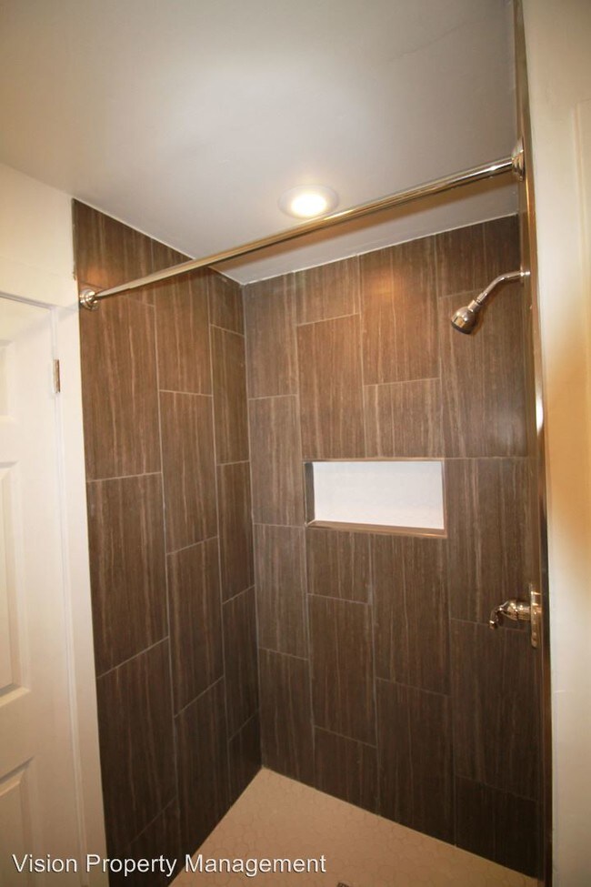 Building Photo - 2706 School St