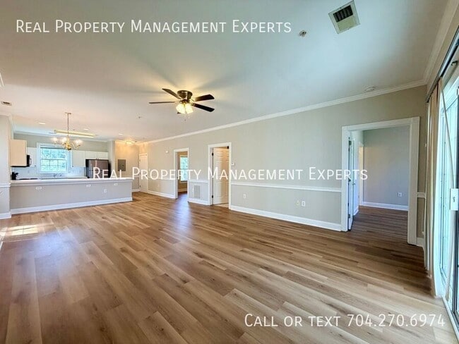 Foto del edificio - 8969 Meadow Vista Rd