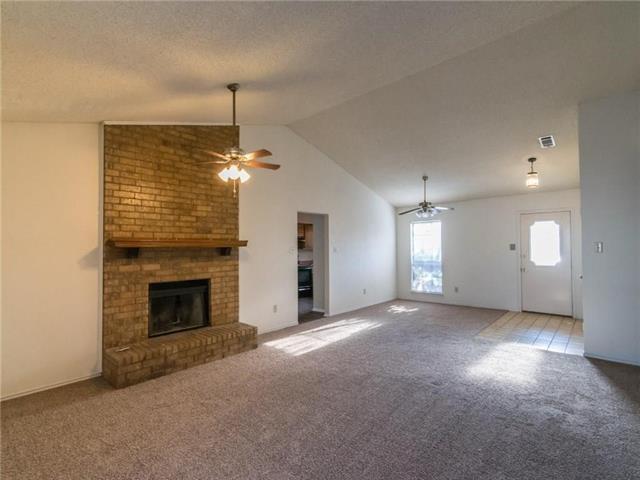 Foto del edificio - 2121 Country Oaks Dr