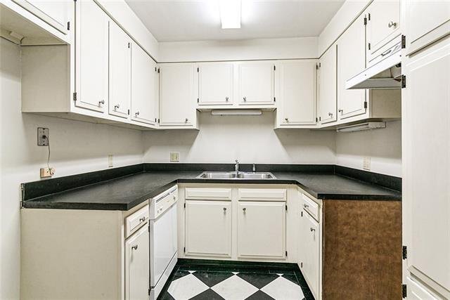 Building Photo - 2615 Chartres St