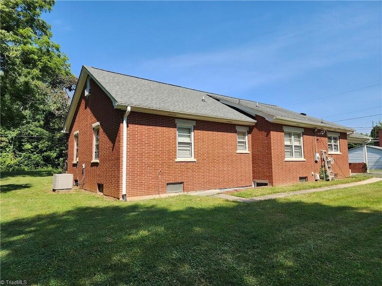 Building Photo - 571 Lovers Ln