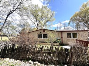 Building Photo - 409 Maria Ln