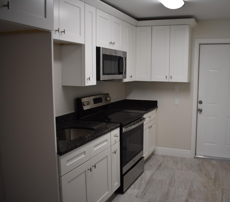 Primary Photo - 207 Southland Dr