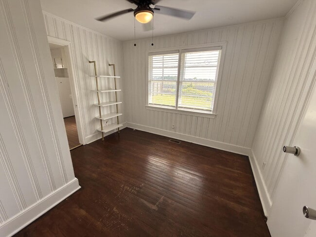 Building Photo - Updated 3BR Home Near USC + Solar Savings