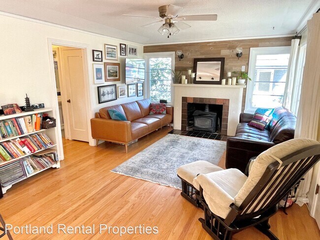 Building Photo - 3 br, 1 bath House - 4641 NE 37th Ave.