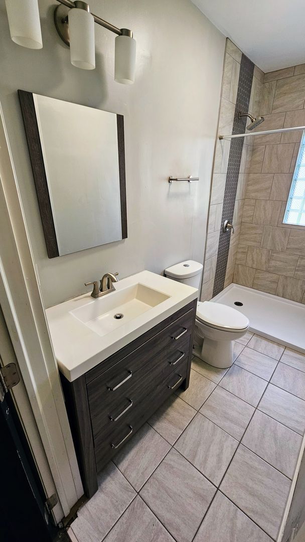 Foto del edificio - 841-843-843 Seymour Ave