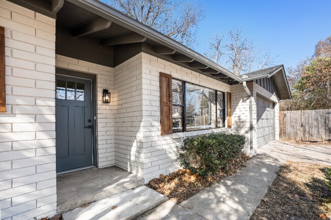 Building Photo - 2620 Acacia Ct