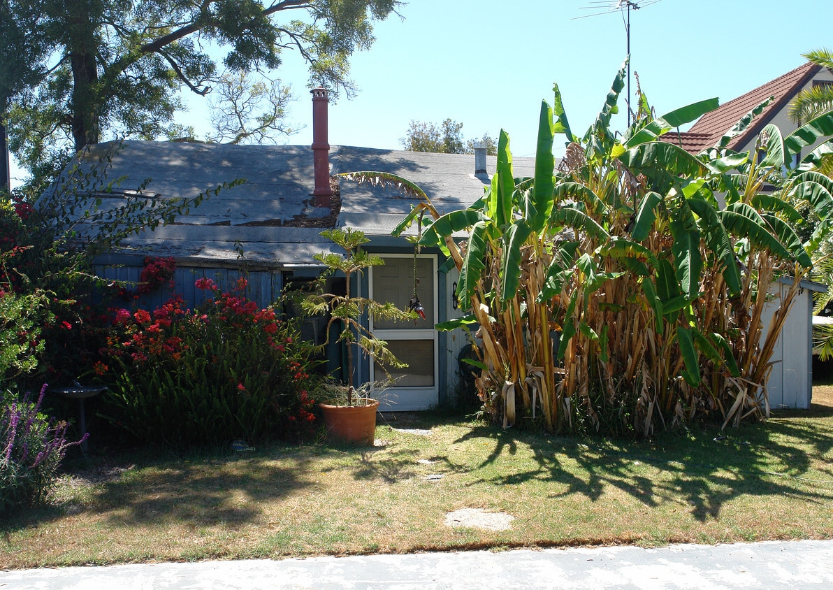 Building Photo - 4721-4725 Foothill Rd