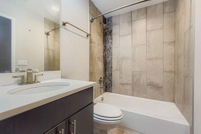 Building Photo - Luxury 3 bed, 3.5 bath Townhome Blocks fro...