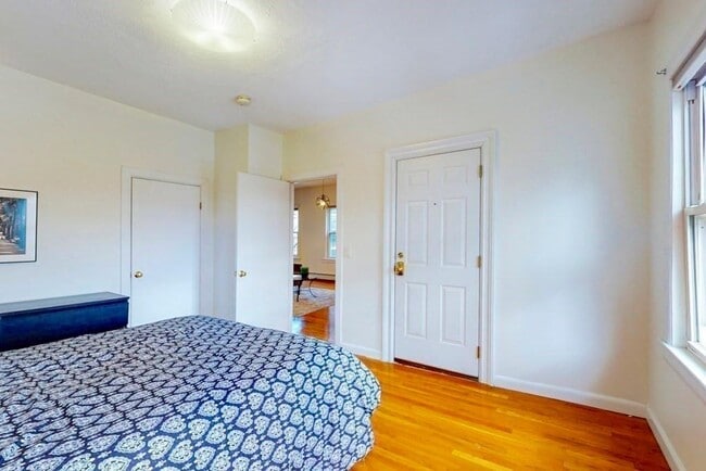 Building Photo - 313 Elm St