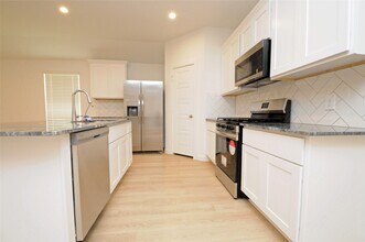 Building Photo - 1410 Island Grove Dr