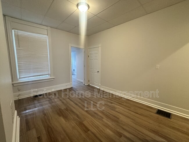 Building Photo - 117 S 10th St