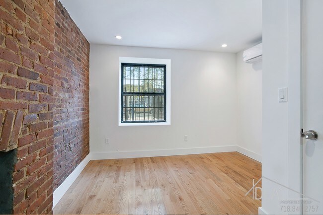 Foto del edificio - 750 Monroe St