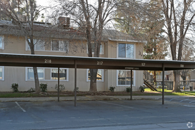 Foto del edificio - Pleasant Valley Pines Apartments