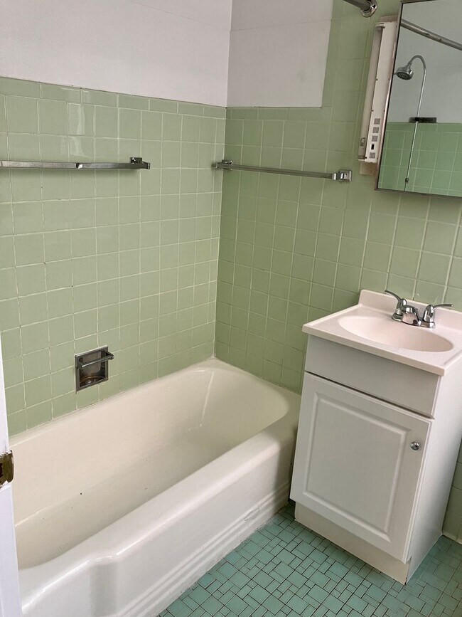 Building Photo - 5619 6th Ave