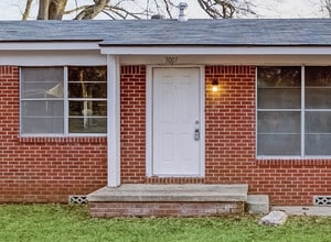 Building Photo - 3007 Hollywood St