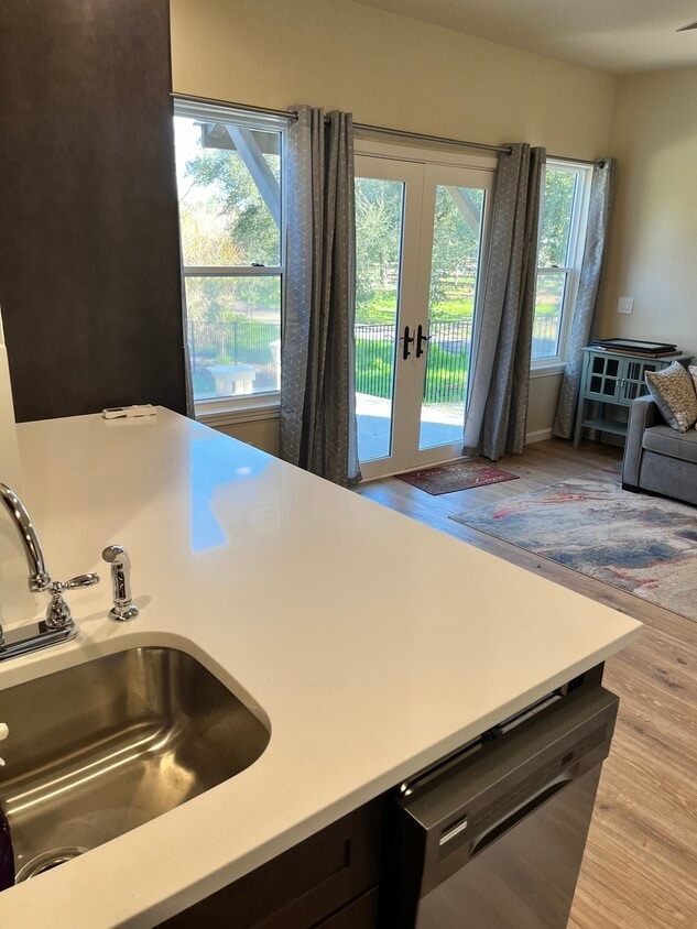 new cottage in a quiet neighborhood - 4633 Arrowhead Dr