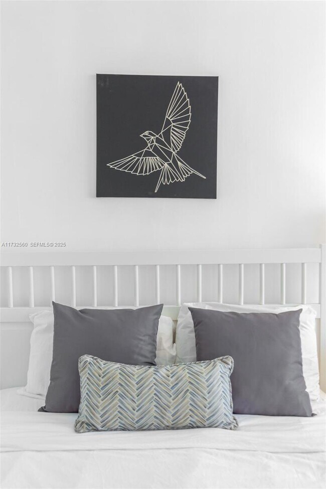 Foto del edificio - 5445 Collins Ave