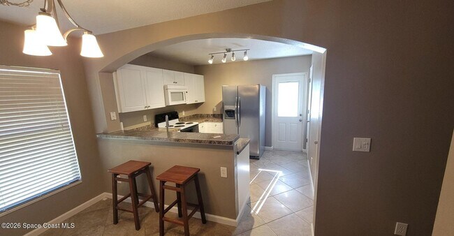 Building Photo - 850 Luminary Cir