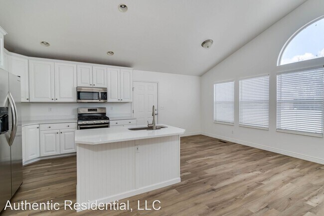 Building Photo - 5 br, 3 bath House - 409 S 1125 W