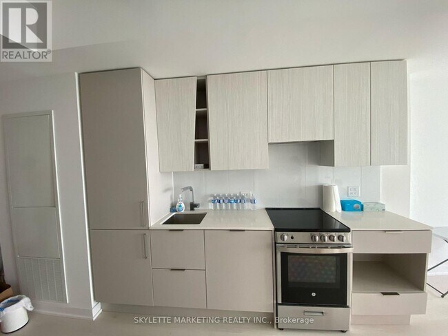 Photo du bâtiment - 3900 Confederation Pkwy
