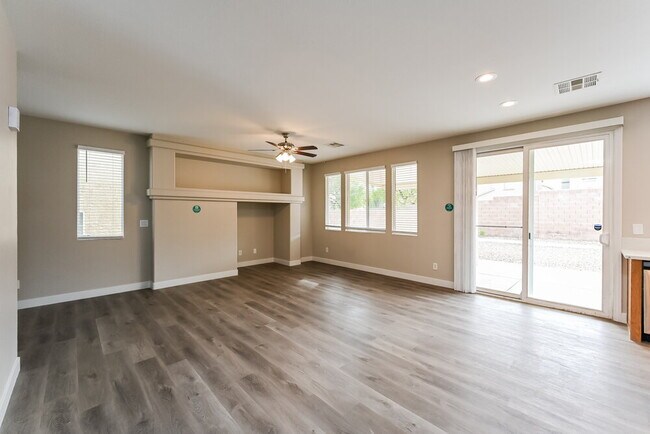 Foto del edificio - 9327 Wishing Creek Ave