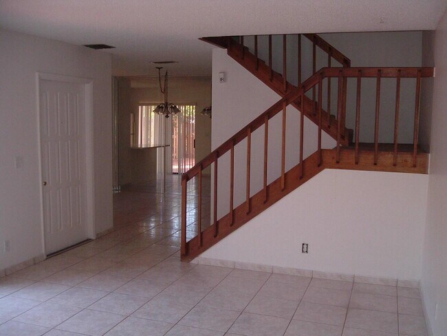 Foto del edificio - 1714 Forest Lakes Cir